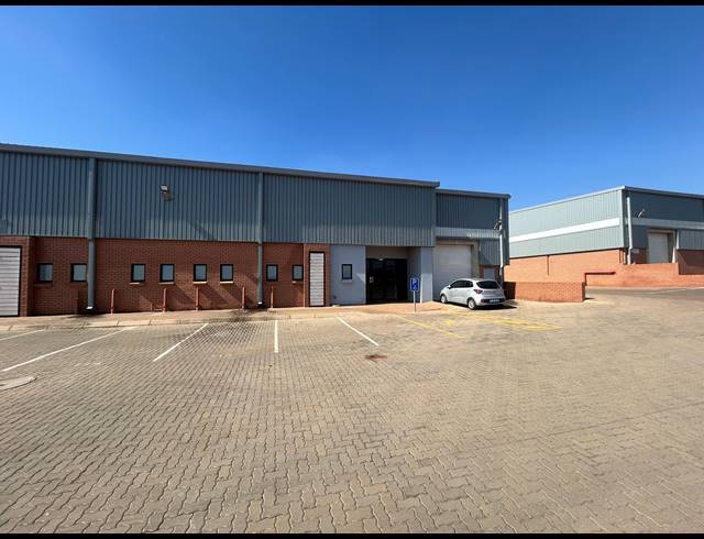 676M² WAREHOUSE TO LET IN CLAYVILLE